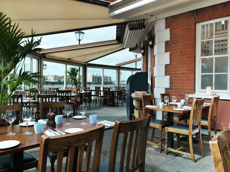 CityVirtualHub's tweet photo. London's best waterside dining &amp; drinking https://t.co/W8rm21bLQO via @Londonist #diningout #drinkingout #London https://t.co/dzrTjrAbph