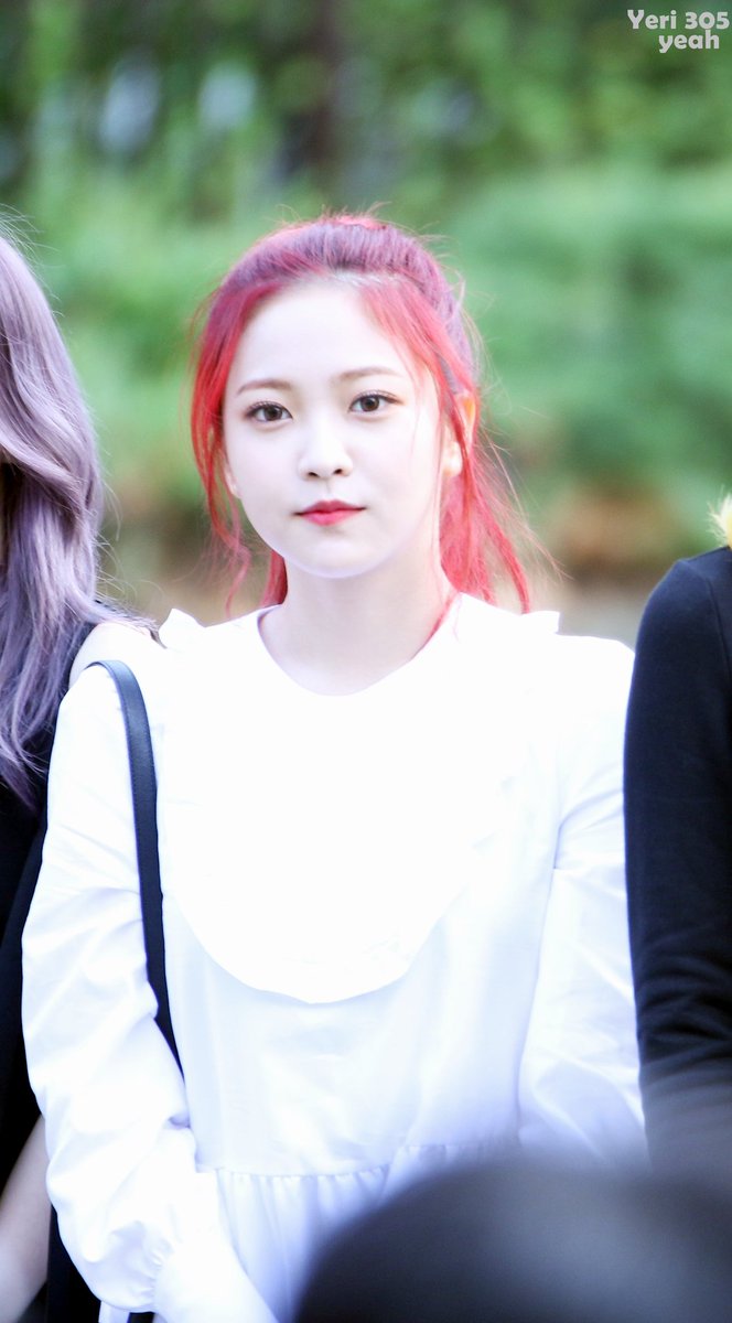 yeriyeah3051's tweet photo. 160909 music bank #yeri #예리 #레드벨벳 https://t.co/q0RsdVcJPW