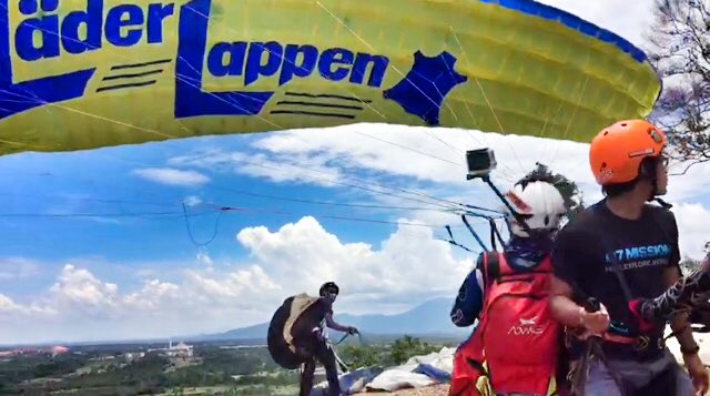 adhanazrx's tweet photo. Dan bosan dgn aktiviti darat? Jom datang Kota Putera Paragliding Park,Bukit bubus Besut. Rm100 sahaja @twt_outdoor https://t.co/qc4YySXlHC