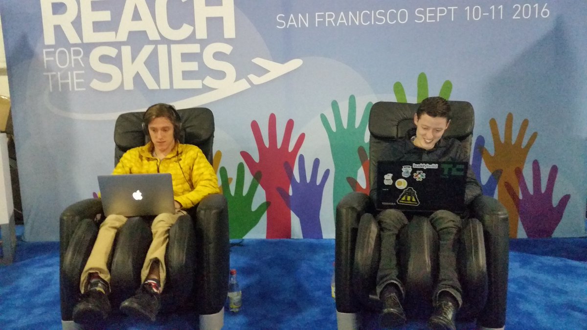 rayhvincent's tweet photo. Developers are getting comfortable with our SDKs @PacHackathon #TCDisrupt #HackDisrupt https://t.co/HK3r9oSXEj