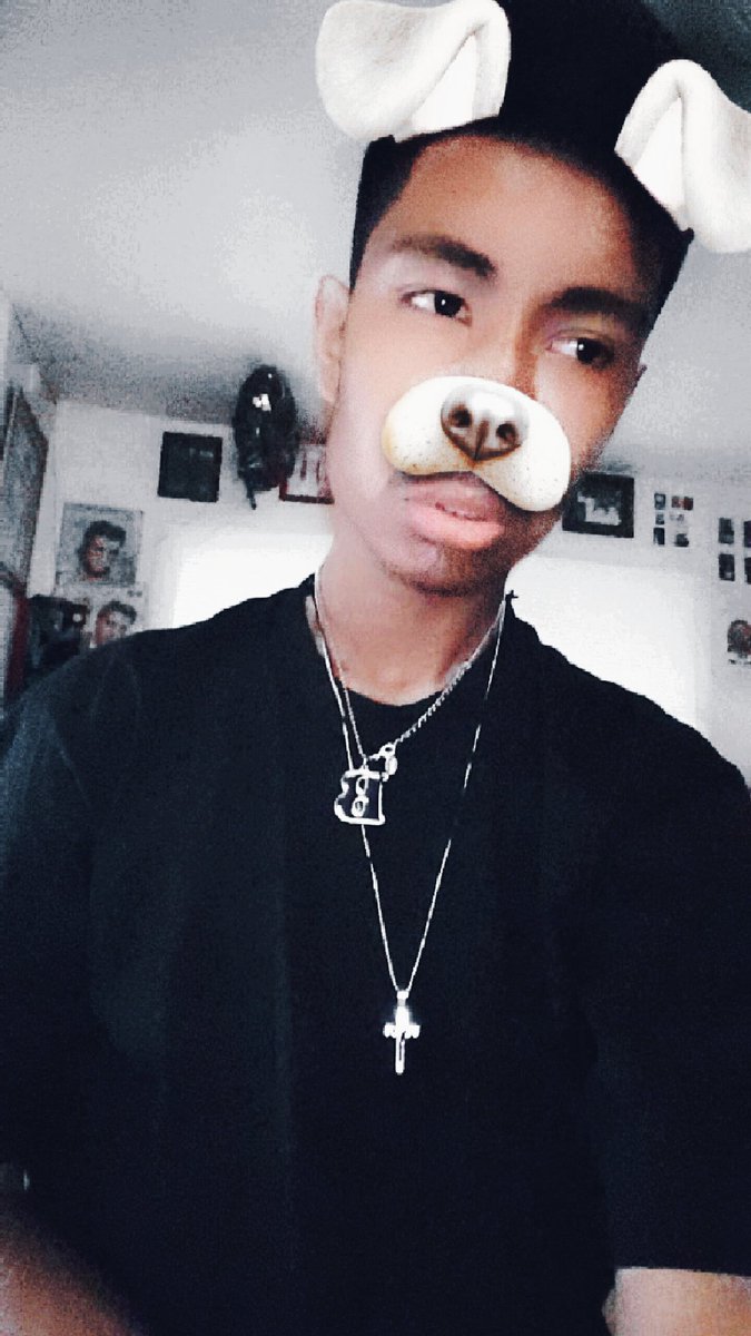 bryson12a's tweet photo. "Diamonds on my wrist and on my pinky feeling gold as fuck"-@MaxsoOfficial . #YGFS #teamofficials https://t.co/OXoXxEi96r