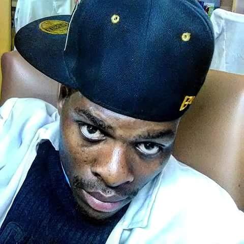 omkoeric's tweet image. Man u watch game