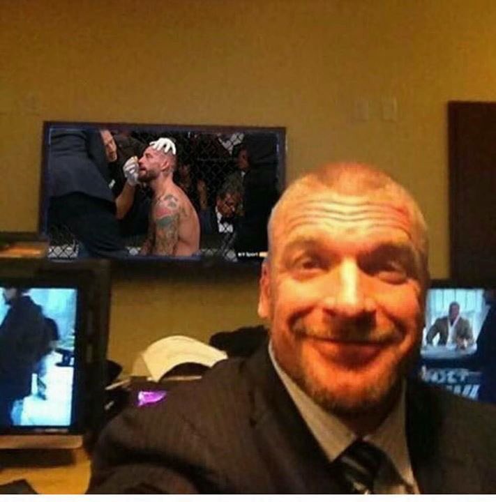 realBubbamunky's tweet photo. I'm just going to leave this right here. #ufc203 #CMPunkVsGall https://t.co/HHpMd0eYLI