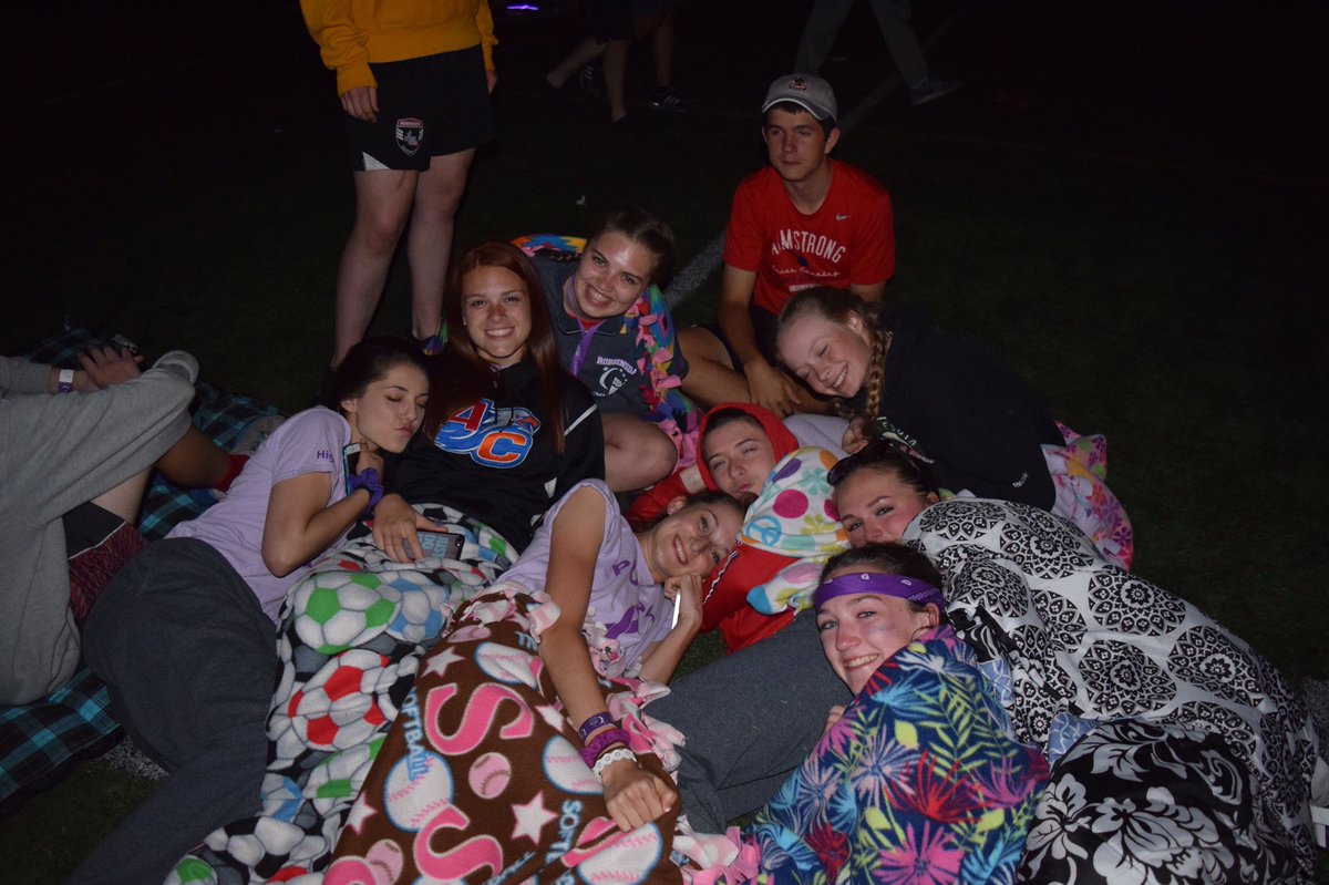 lindsey_winter8's tweet photo. Only 15 minutes late so happy birthday girlie. Hope you had an amazing day❤️❤️ https://t.co/mLqCThG7t7