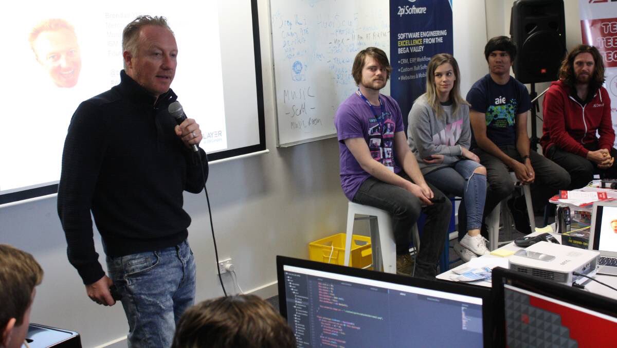 Bega_News's tweet photo. Forum on future of #gaming at #gamerdevjam @hexsteph @BrennanHatton @brendanyell @cows_bega @scintoit https://t.co/CdkVSa1Bb3