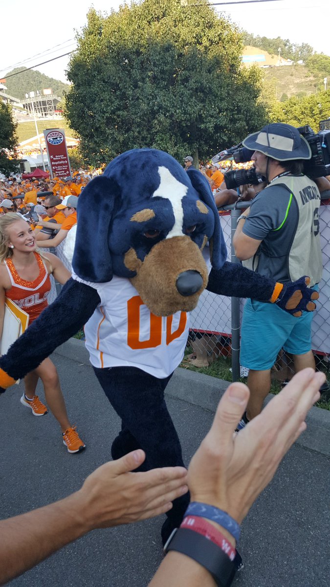 hunterownbey98's tweet photo. History was made and it was done so with a #Vols win! #USA #BattleAtBristol https://t.co/CLfsKR9N7f