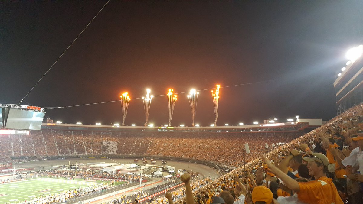 hunterownbey98's tweet photo. History was made and it was done so with a #Vols win! #USA #BattleAtBristol https://t.co/CLfsKR9N7f