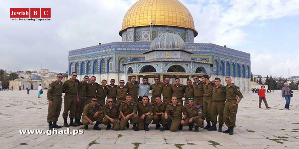 InfoJewishbc's tweet photo. عکس یادگاری سربازان #رژیم_صهیونیستی در #بیت_المقدس.
#فلسطین #اسرائیل #قدس_اشغالی
#Israel #Palestine #JewishBC https://t.co/PKXXupBE3F