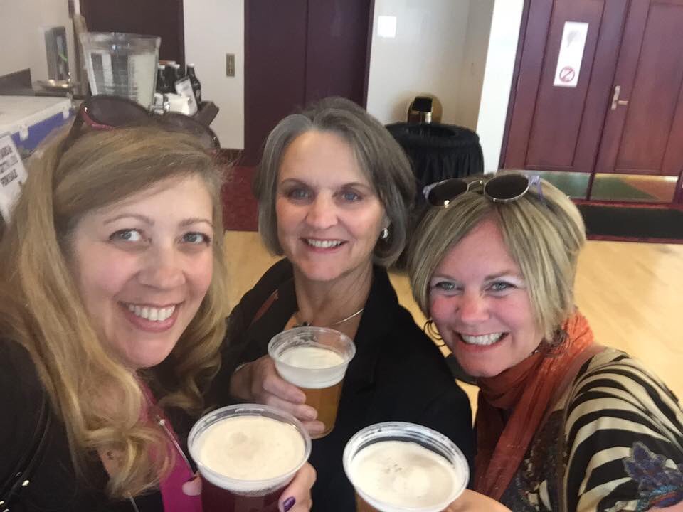 Schneehunde's tweet photo. Beer and Ballet @BalletWest1 great evening #emergingchoreographers #beer #ballet #friends https://t.co/pF0exB9jp4