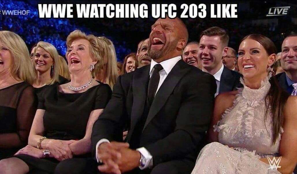 weed_n_wrestlin's tweet photo. #CMPunkVsGall #CMPunk #UFC203 https://t.co/cbDqJRjQXv