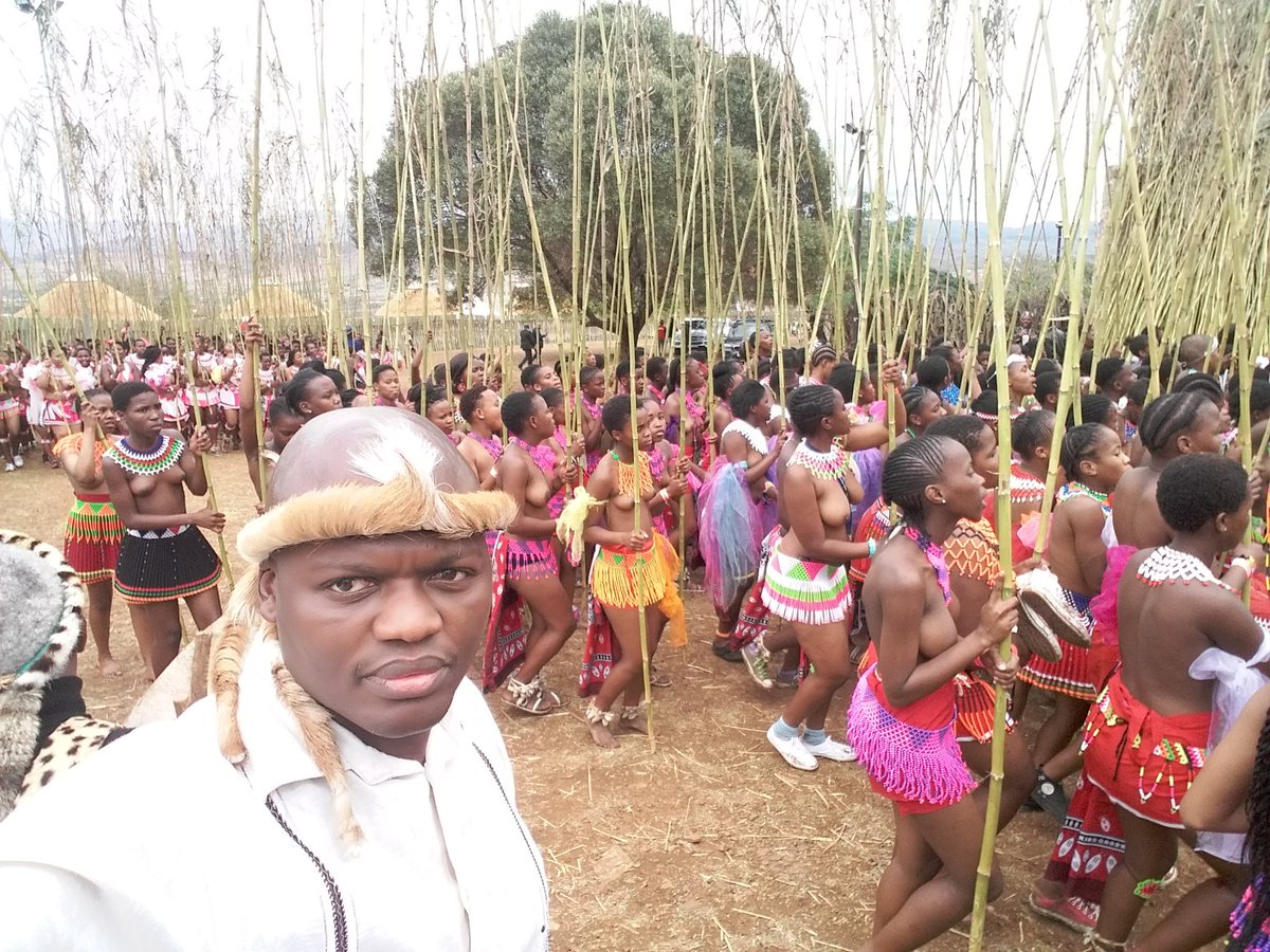 Zwakelem's tweet photo. About  30 000 young woman Voluntarily attended the Reed dance,people must stop talking nonsense. #AskIfYouDontKnow https://t.co/rG7WsDs2pj