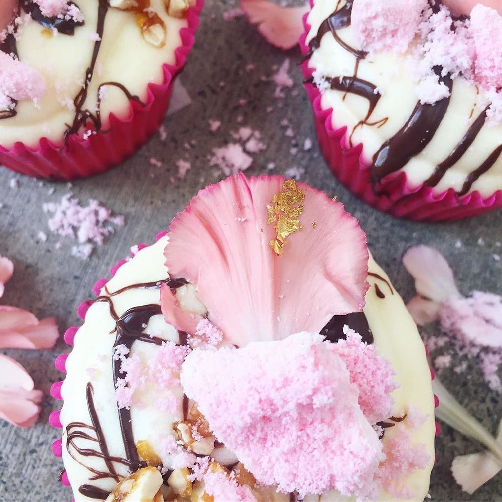 CynfullySweets's tweet photo. Playing with citrus burst cupcakes, cream cheese frosting, praline, and meringues for ... #CynfullySweets #BTS #cup⦠https://t.co/wV8beWM9m9