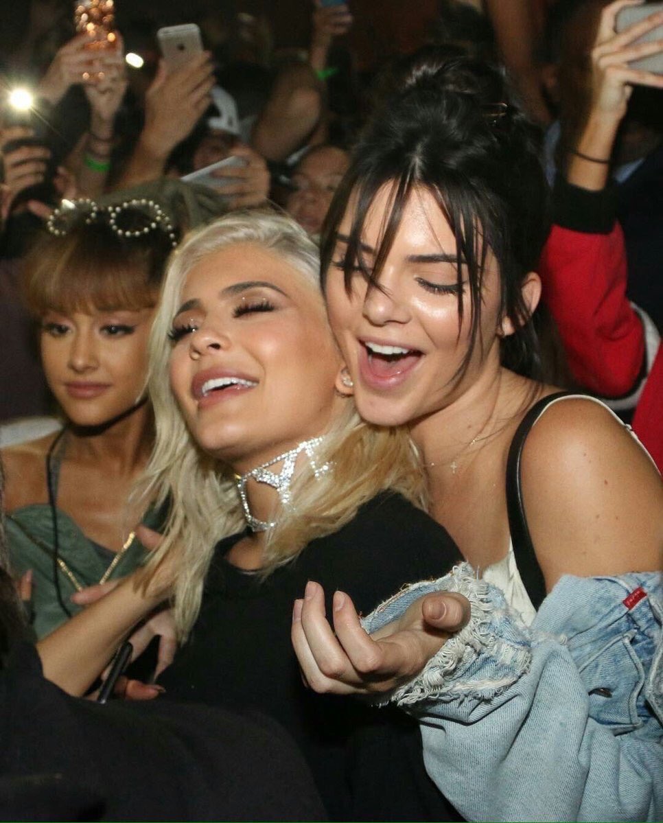alexa_matos's tweet photo. When everyone's drunk at the party and all you did was get high https://t.co/OqSVO21Ecx