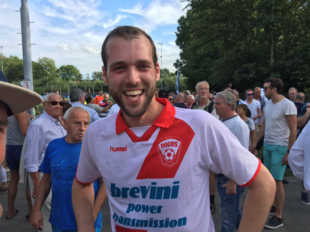rksvDoCoS's tweet photo. De winnende treffer in Leidse derby #docuvs was assist van Melvin v Gent en intikker Tim Gonlag #DoCoSvoetbaltoppers https://t.co/3SIha36W7E