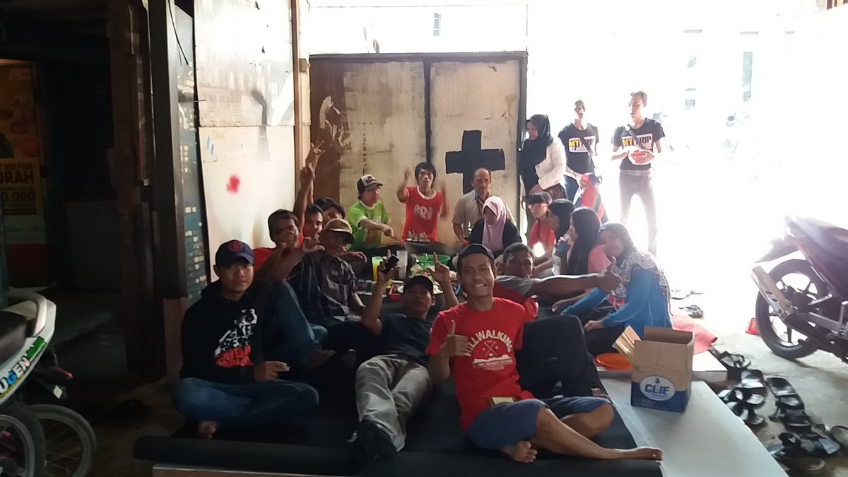 maskamsani's tweet photo. @rdi971 11tHn rdi kita rayakan dengan bakar ikan bareng fanklub rdi di taman kota #sebelastahunrdi https://t.co/dmcpVgDeDU