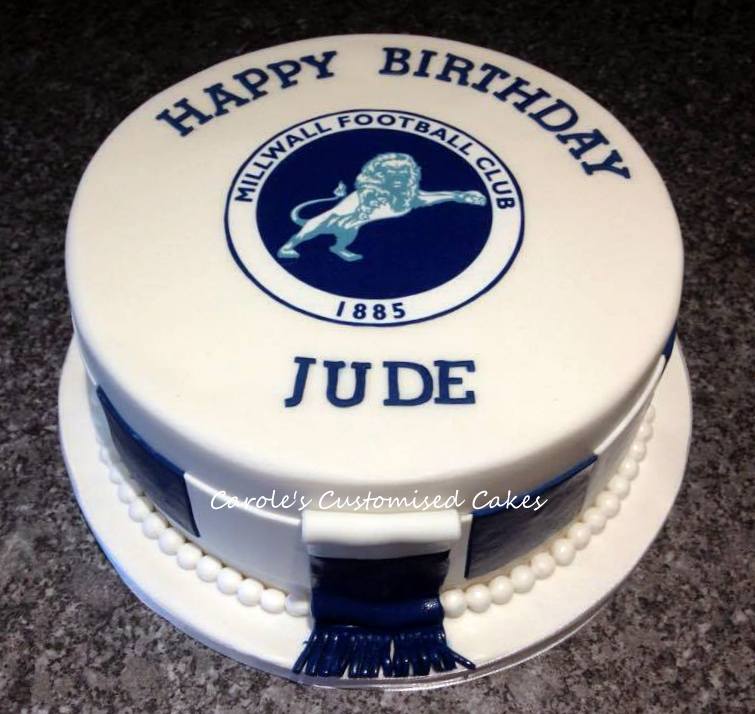 CarolesCakes's tweet photo. Something for Millwall fans. #MillwallFC #Millwallcake #Footballcake #Millwall #greenhithe #dartford #cake https://t.co/6UtlbncB52