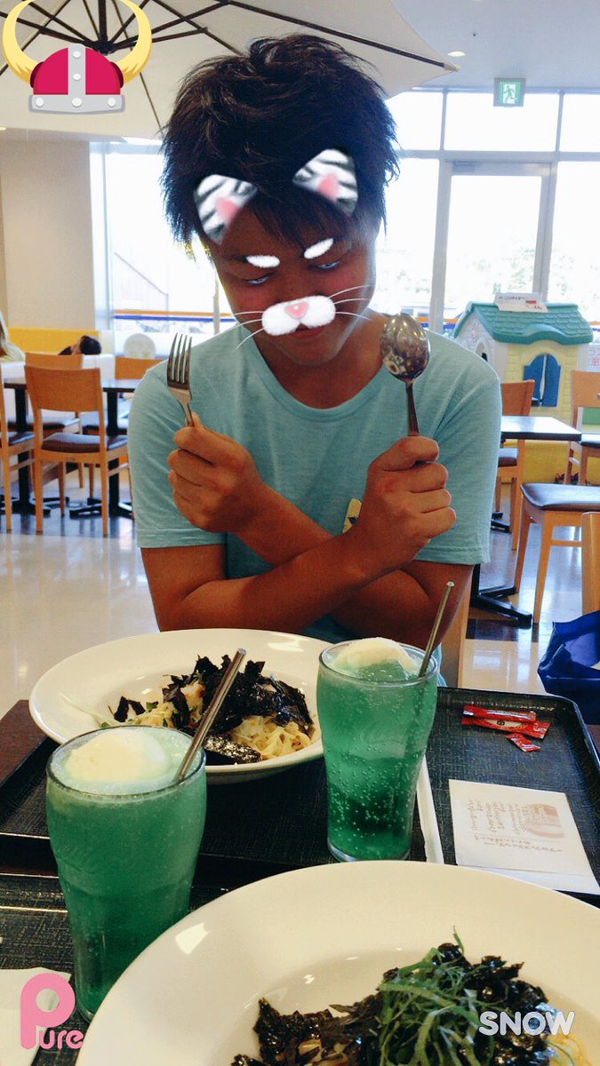 Ryoppipipipi's tweet photo. 一枚目カット前、二枚目ツーブロを入れて髪の毛を切ってセットしたデブろう。結構頑張ったよ笑笑 https://t.co/3ofdINhYpI