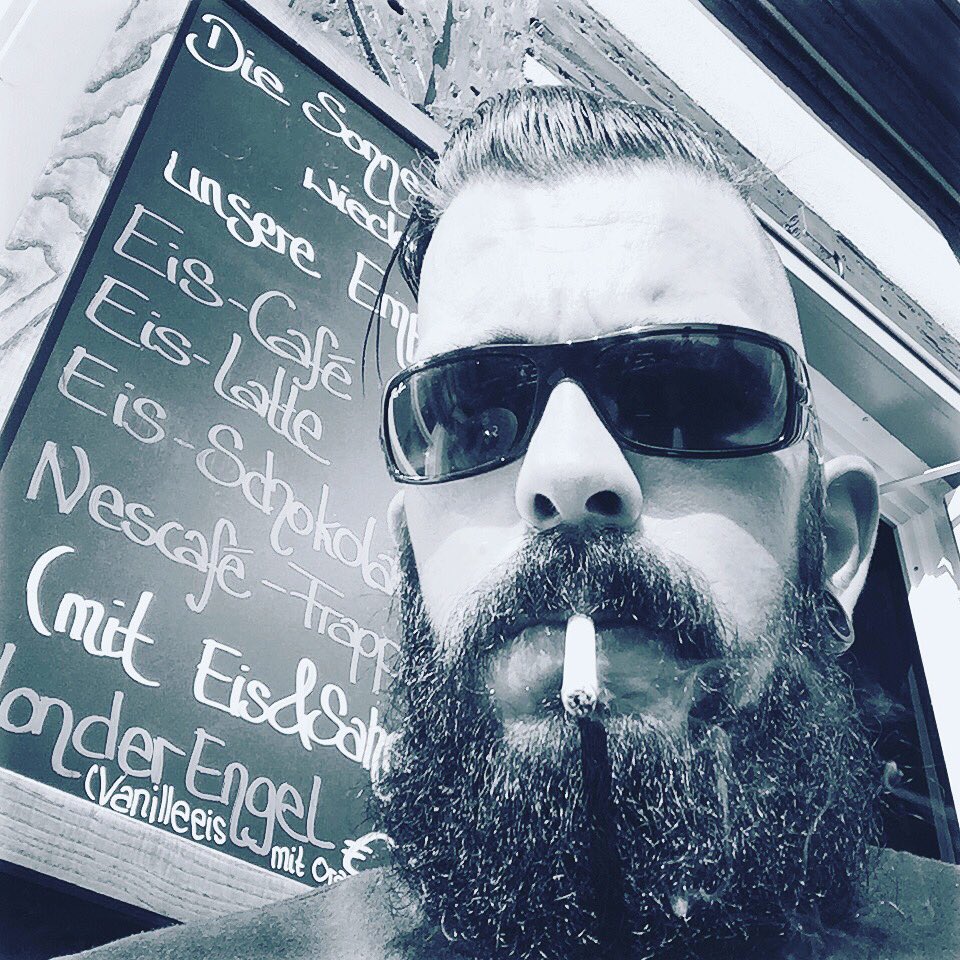Good mornin. Have a great sunday 🍻🔪💪🏻🎩👊🏻 #beards <a href="/BeardedVillains/">Bearded Villains</a> <a href="/beardsinbandw/">BEARDSINB&W</a>