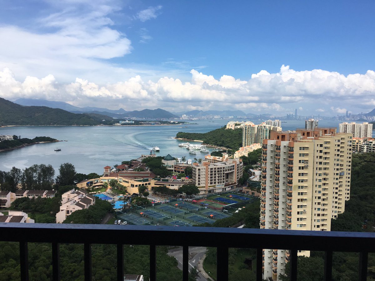 djLiLo_bw's tweet photo. It's a beautiful day!😍😍waiting for my guests to arrive! #playinghost #lunch https://t.co/GYISZCL1A1