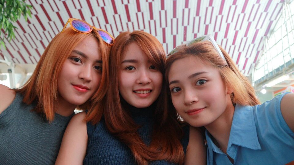 <a href="/25MutiChiBi/">Mutiara Dewi</a> @3TataChiBi <a href="/8YoeriChiBi/">Yoeriche Endine</a> 
#CherrybelleNomineAMI