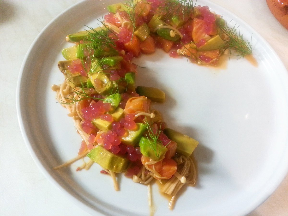 mark8366's tweet photo. Salmon  in  ponzu ,  avocado ,  beet  pearls ,  enoke  mushrooms  and  fennel ! Yum! https://t.co/waGhbWyuBS