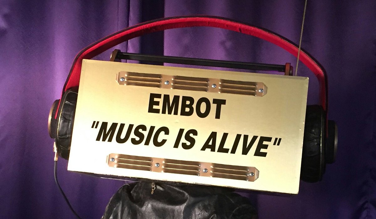EMBOTRADIO's tweet photo. Looking for rappers for a cypher. If interested get back to me asap. https://t.co/dUayXxS3x3
