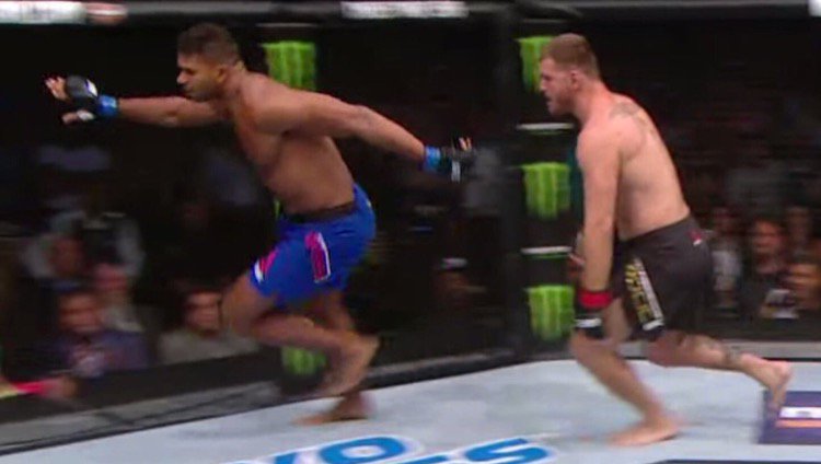 iMessageBiebs's tweet photo. When you're playing around but accidentally hit your older brother too hard #UFC203 https://t.co/mOGGuZcSDq