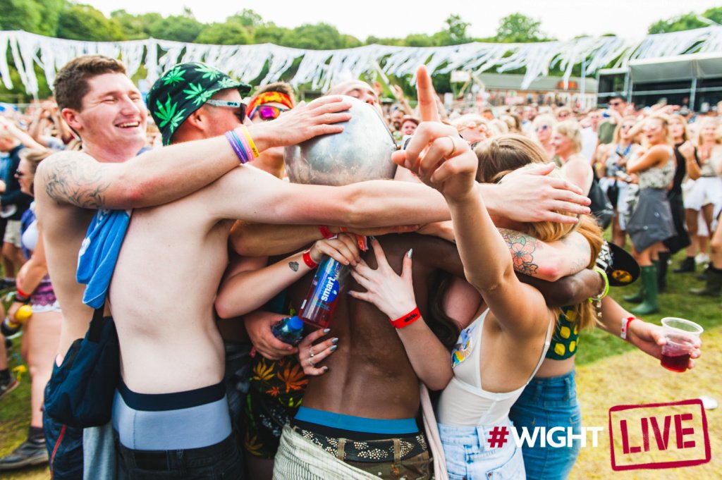 wightlinkferry's tweet photo. Bestival hug <3 #bestival16 #wightlive https://t.co/jdVdgg2RzV