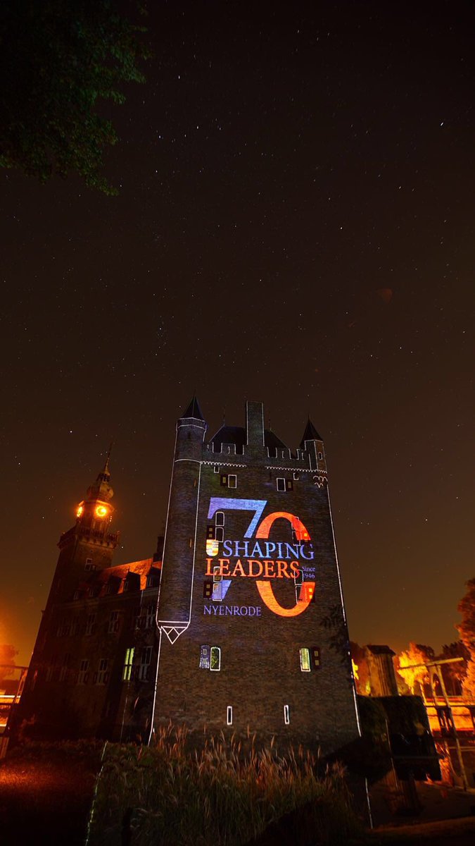DB_event's tweet photo. Memorabele moment: 'A sky full of stars' Videomapping op het kasteel tijdens groot lustrumfeest #nyenrode70 #event https://t.co/Eyx8Z6abPN