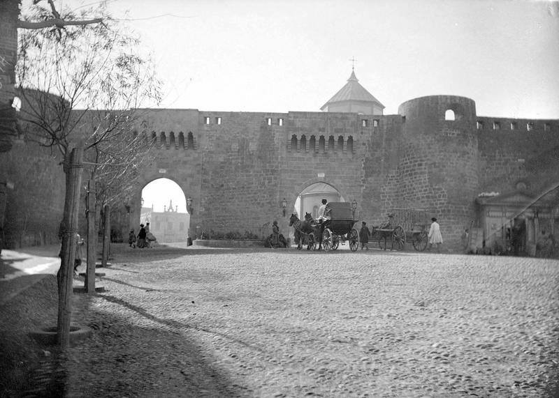 #Baku 1890
Müəllif: #PaulNadar (fransız fotoqraf) 
#photo #stenoqram #azerbaijan #oldbaku #photography