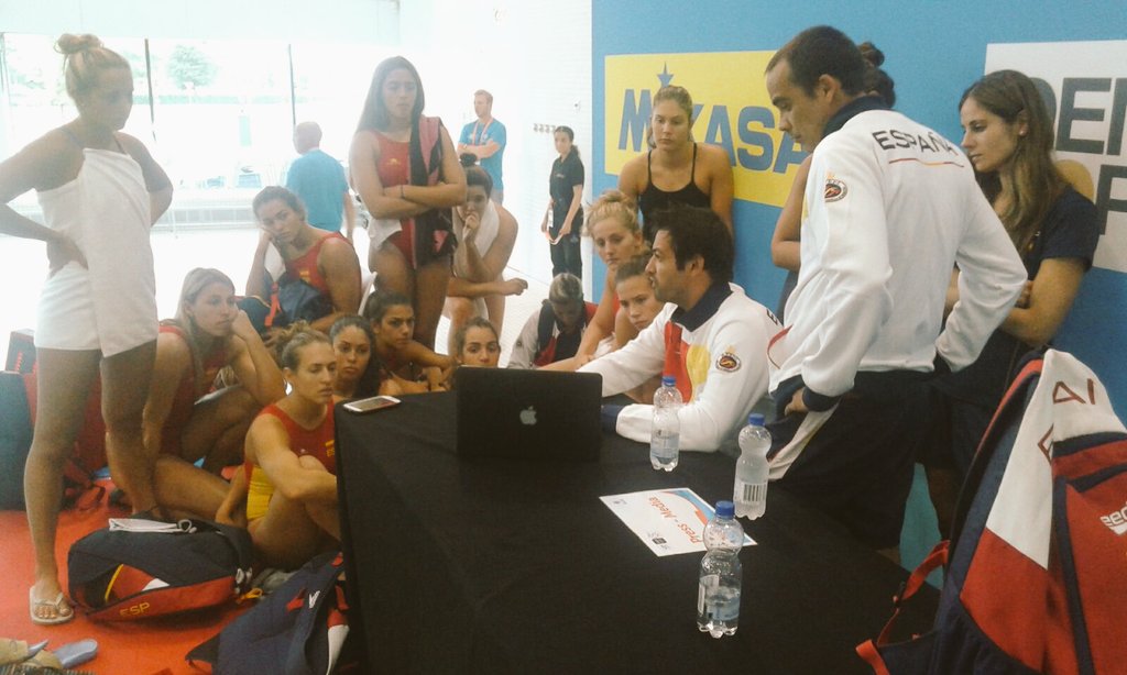 RFEN_Oficial's tweet photo. Día de descanso para nuestras chicas. Aprovechando para visualizar el partido de ayer y preparar el de Holanda. GO! https://t.co/YEHikAQGlD