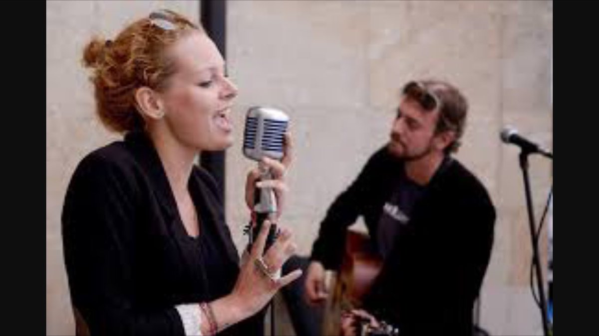 Vanmiddag live muziek <a href="/DeGezelligheid/">Café de Gezelligheid</a>  vanaf 16.00 uur. #laraleaves #livemusic #gezelligheid