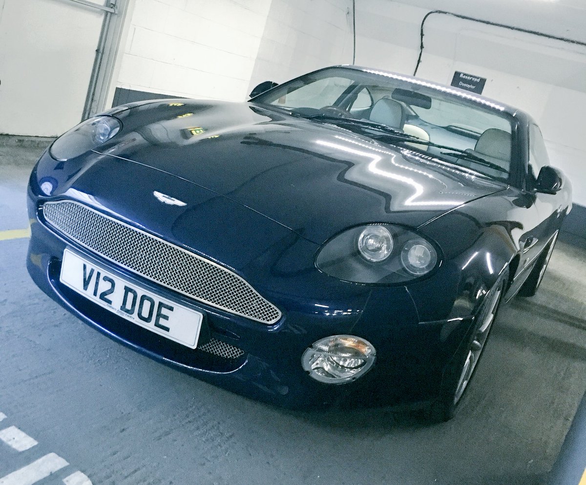 OMGitsAliA's tweet image. "V12 DOE" 😂👌🏻