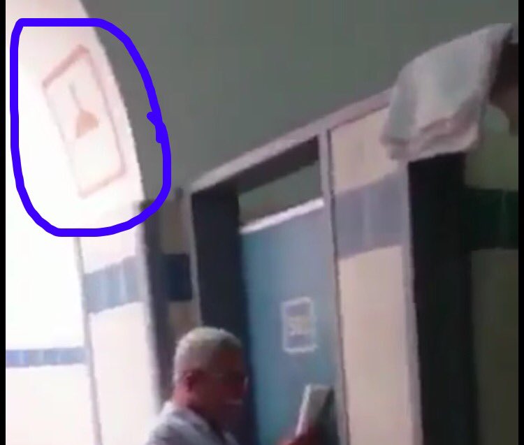 HUSSAIN_ALHRBI's tweet image. هذي مرواش وليست دورات مياه  😂
والرجل يلقّنه نية الإحرام عند لبسه لأنه يستحب الجهر بها في فقهنا!
@Dheyaali_ @Videor6