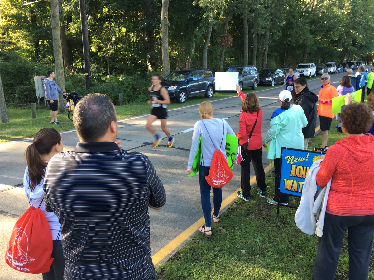 ETNcolwell's tweet photo. Runners in the Erie Marathon at Presque Isle pass Waterworks crowds 3/4 through today's race. #ErieLive https://t.co/CpMP6ElCCj