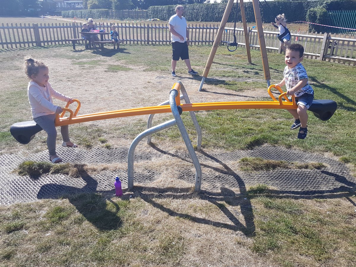 EdwardJLeach's tweet photo. Nice morning at the park with little ones @dannyspinksuk @CRAMPTONSBAR https://t.co/FG8ZseYLLp
