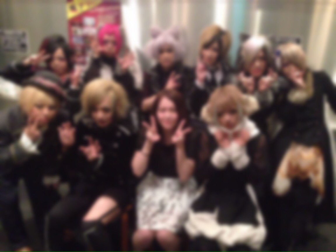 a_oa203's tweet photo. 幸せ過ぎましたあああああ｡ﾟ(ﾟ^ω^ﾟ)ﾟ｡かっこよいかわよい！大好きなべーすさん2人に挟まれたので一回逝ってくる0(:3 )〜 _('､3｣ ∠ )_ https://t.co/l2rFIuSHfh