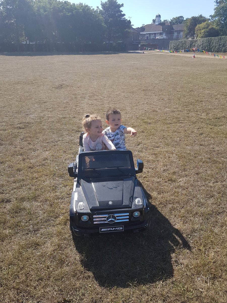 EdwardJLeach's tweet photo. Nice morning at the park with little ones @dannyspinksuk @CRAMPTONSBAR https://t.co/FG8ZseYLLp