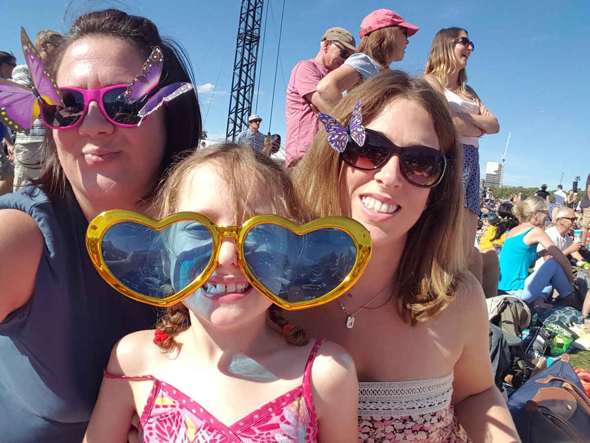 #IAmEltoTonight Bec Molly and Heidi in Hyde Park ! <a href="/skemmo/">Steve Kemish</a>