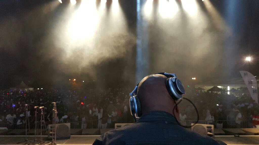 AntoneithN's tweet photo. Jst spotted my crew & I
pic credit:@METROFMSA
#MetroFmSpringJumpOff
@Shimza_dj @moflavadj @VinnyDaVinci @NastyNev https://t.co/eOwL5sps0y