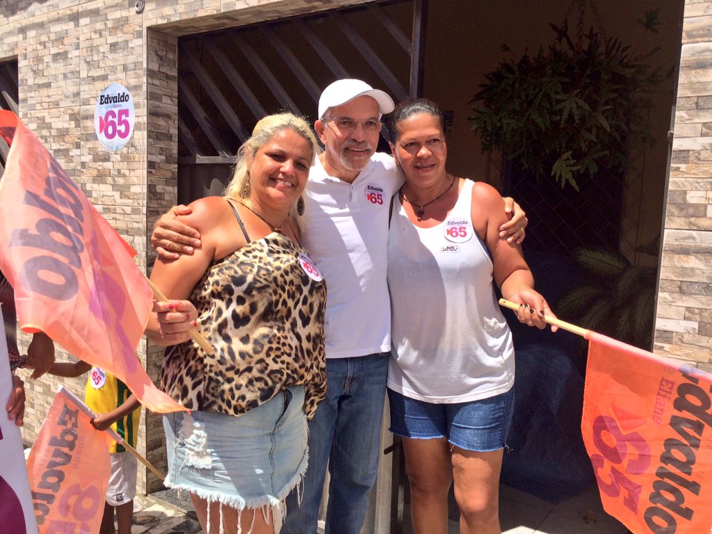 _agoraeela's tweet photo. O segundo dia de #Caminhada65 no Santa Maria já começou! Bom dia, Padre Pedro. #VoltaEdvaldo https://t.co/3gPuTWILwE