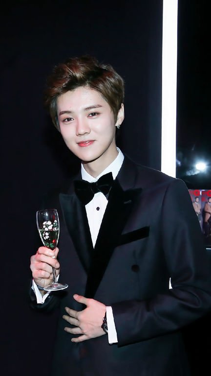 ChefSchulte's tweet photo. "Untuk para Guru/staff, mari bersulang untuk kesuksesan kita~" 

"Cheers~"

@ChefJisoo_ 
@MrSabastianchoi https://t.co/spxLKmNAog