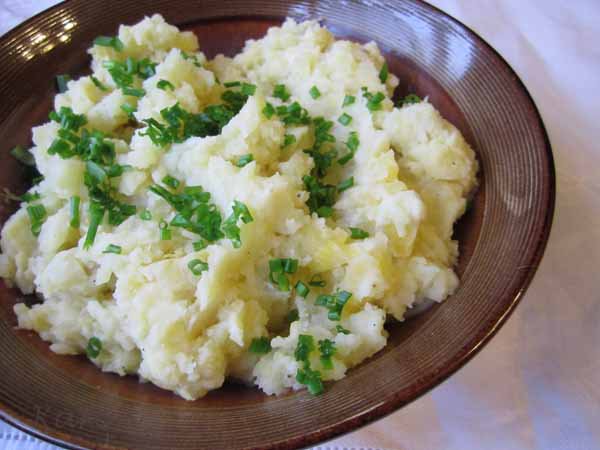patatasacasavel's tweet photo. #Clapshot de #Escocia: puré de patata y nabo, con cebolla, manteca, sal, pimienta y ciboulette. #recetasPatateras https://t.co/nUAo0qivCt