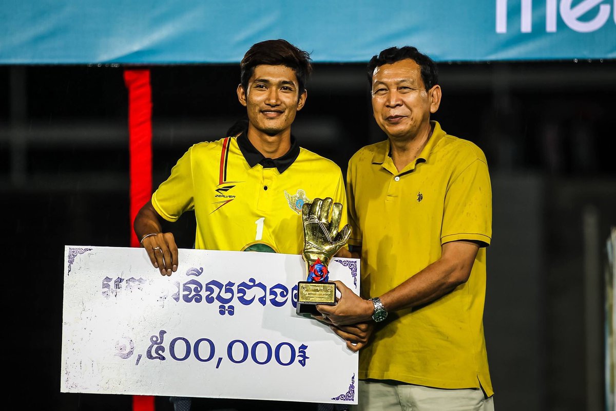 MNDFC_CAM's tweet photo. Best GK for season league of Cambodia 2016 #ARMYFC.CAM #Old Stadium https://t.co/0inA1D2i7y https://t.co/VaVYEF7yxC