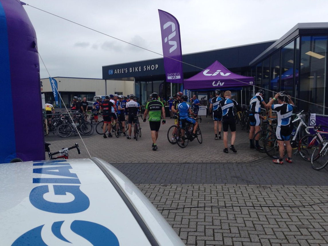 giantbenelux's tweet photo. Ravitaillering @tochtgroningen bij @giantstoreariebikeshopdelfzijl #ridelife https://t.co/O2qHyv3gfN