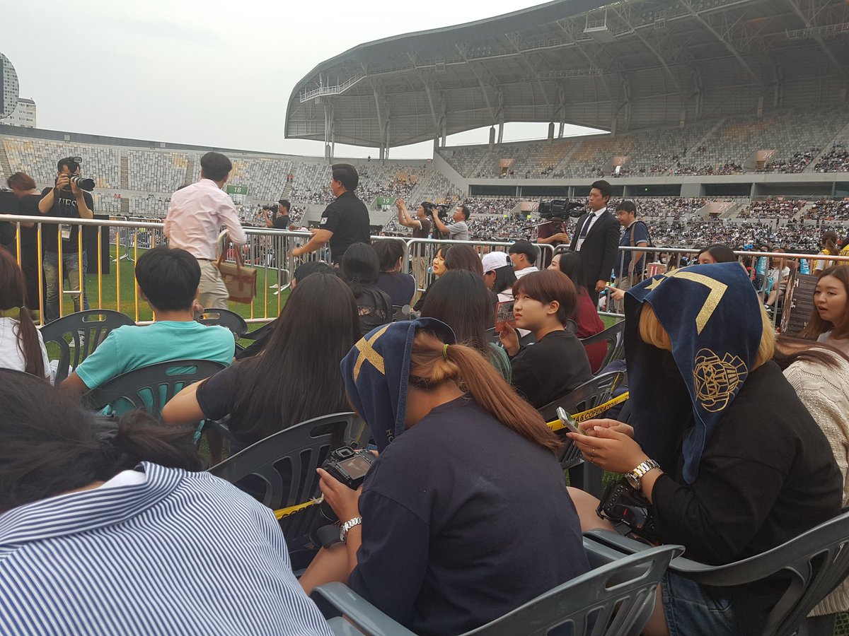 [PIC][11-09-2016]SeoHyun tham dự "2016 World Friends Music Festival" tại Hwaseong vào chiều nay CsEBZkwUIAEXgKD