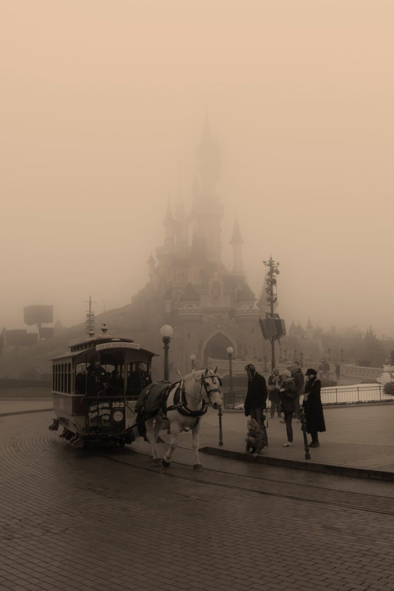 OneMoreMinute_'s tweet photo. Main Street USA, 1920. 

#mainstreet #disneyparks #vintage @DisneylandParis https://t.co/ykewoX9QqP