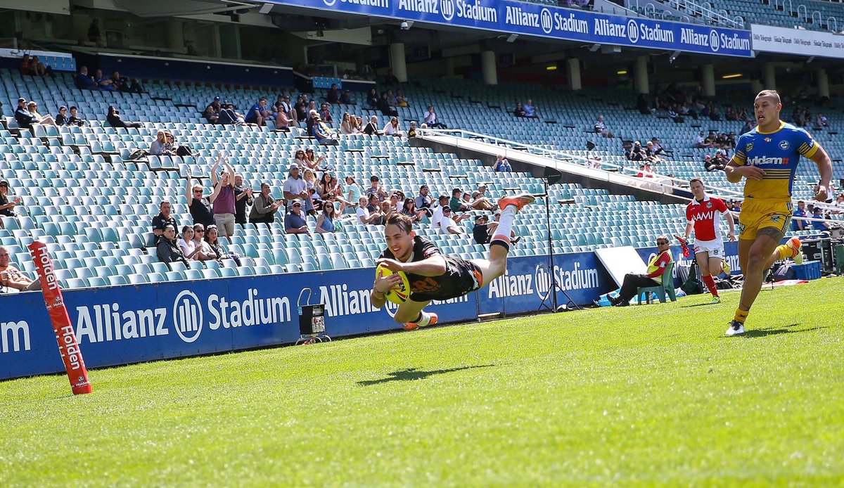 Jarrod_Sammut's tweet photo. The cuz flying in for another meaty!.. #Sharpey #CanScore #SpeedToBurn 🐯🏉 https://t.co/jX3lJuPKM7