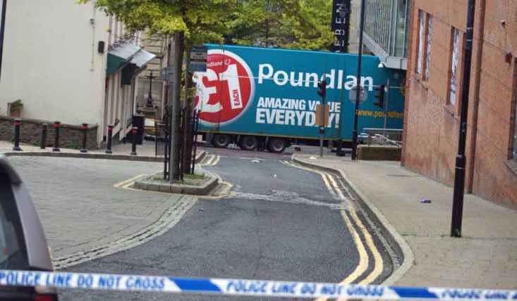 paulcarson321's tweet photo. That'll cost more than £1 “@danesfortman: #Poundland lorry crashes into #Foyleside centre in #Derry #Londonderry https://t.co/sPE9uzHs4W”