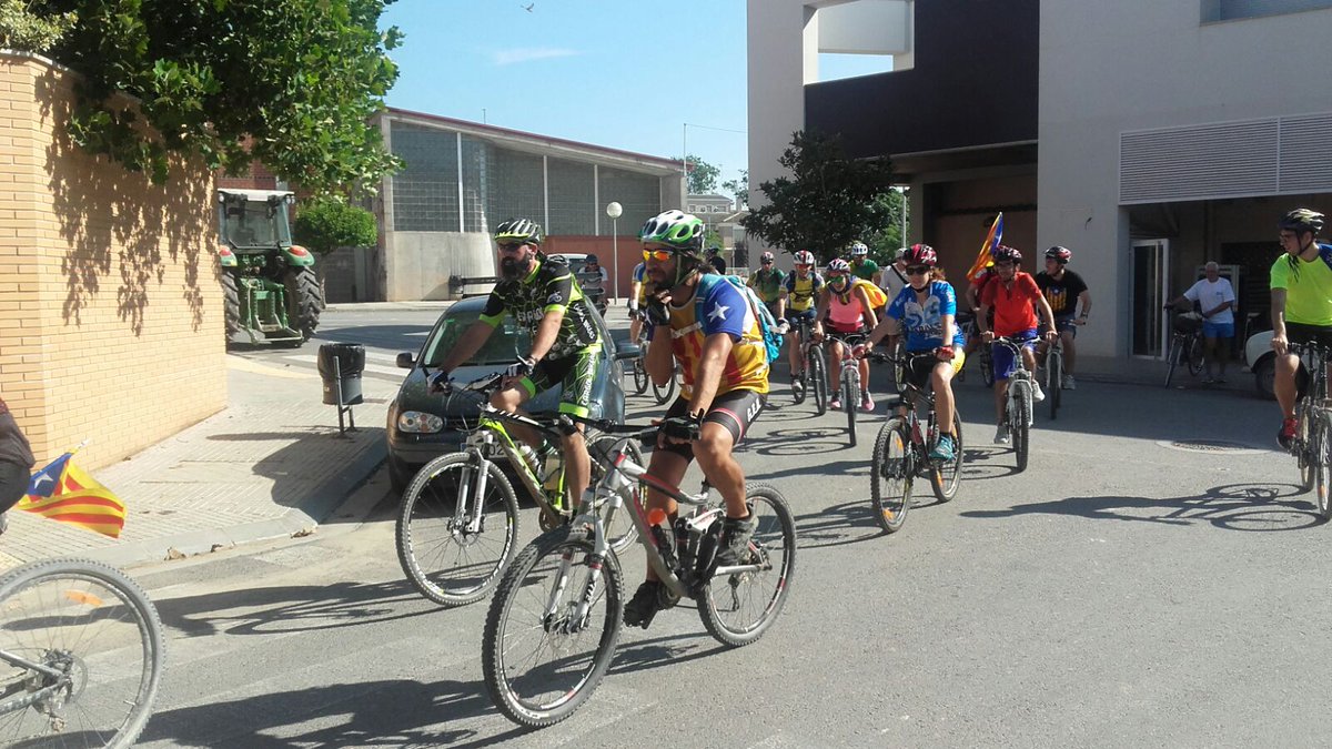 ANCBORGES's tweet photo. Bicicletada per l'independència, les Garrigues-Lleida, foto de Dolors Lorca Balañà https://t.co/qUAbeAo0dg